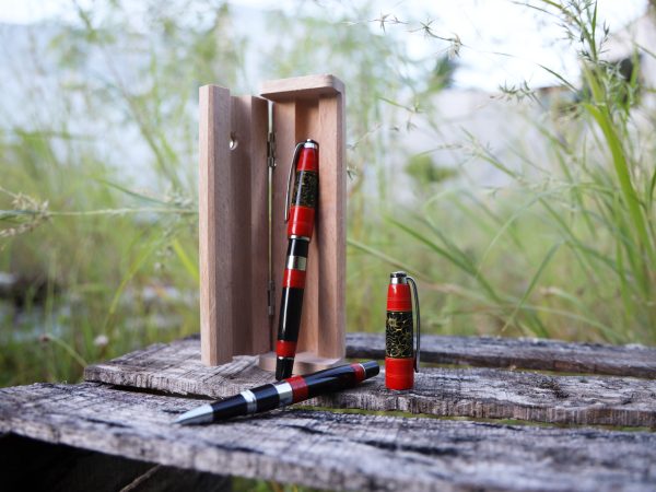 Maldivian Lacquer Roller Ball Pen Red & Black  0.5 with Wooden Box